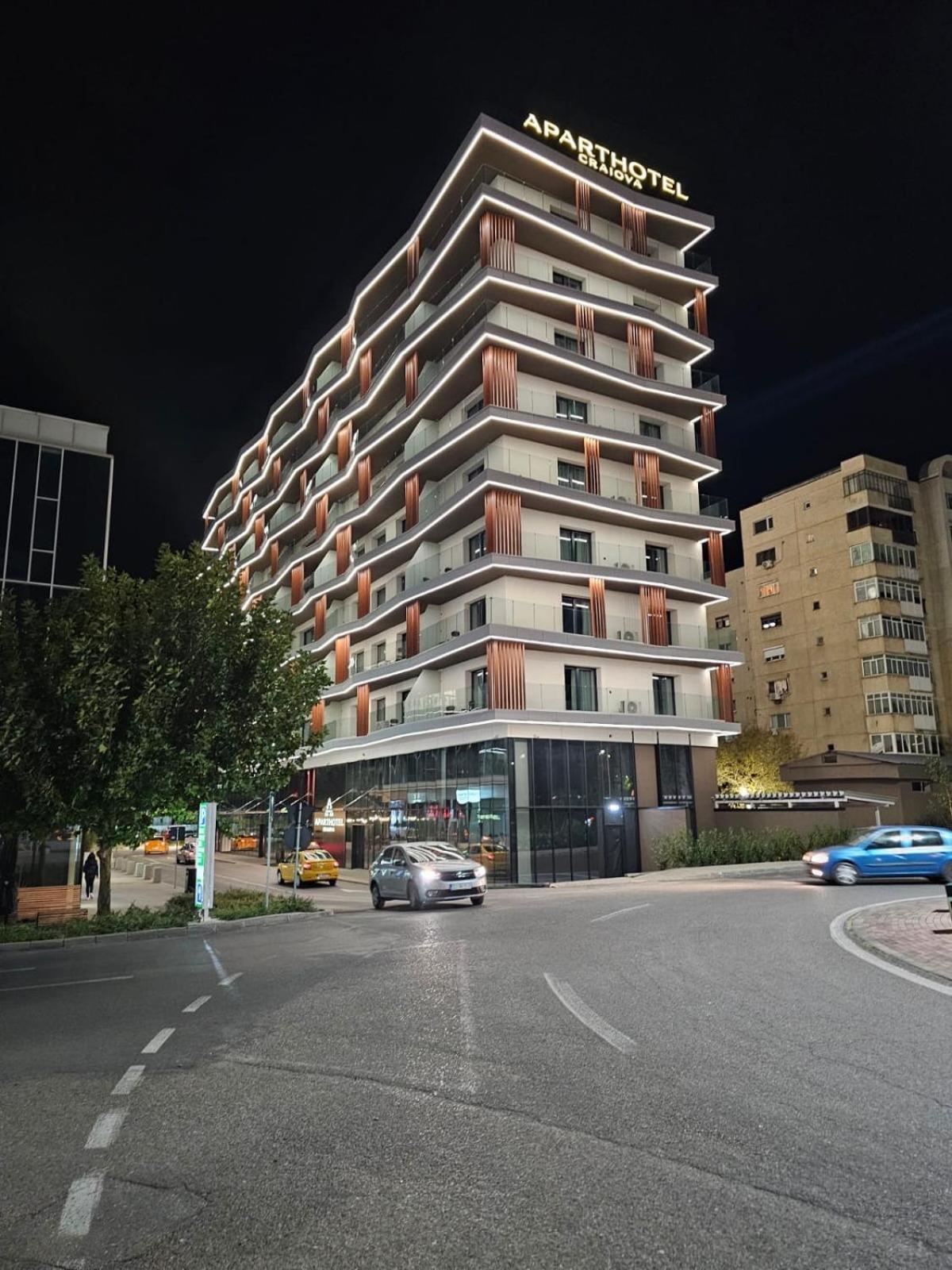 Aparthotel Крайова Экстерьер фото